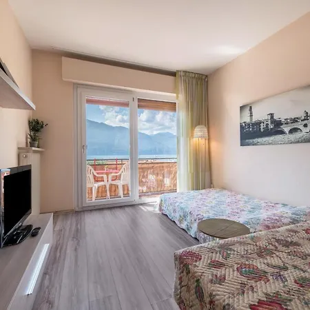 View With Aircon - 5 Minutes From The Beach! アパート *