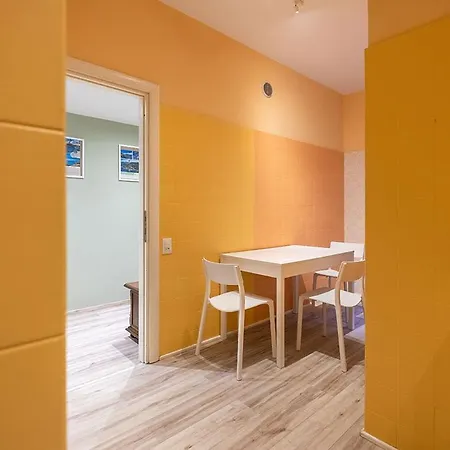 View With Aircon - 5 Minutes From The Beach! アパート