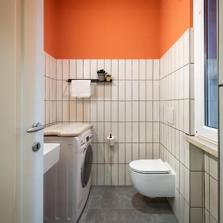 View With Aircon - 5 Minutes From The Beach! アパート
