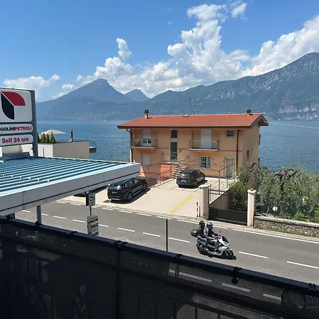 View With Aircon - 5 Minutes From The Beach! شقة