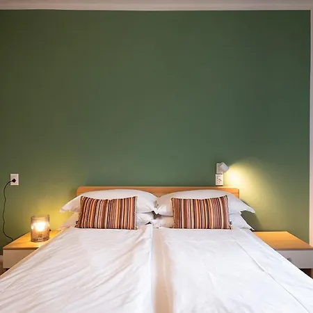 View With Aircon - 5 Minutes From The Beach! Апартаменты Бренцоне-суль-Гарда