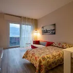 View With Aircon - 5 Minutes From The Beach! * ברנצונה סול גארדה