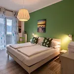 View With Aircon - 5 Minutes From The Beach! * ברנצונה סול גארדה