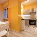 View With Aircon - 5 Minutes From The Beach! דירה