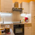 View With Aircon - 5 Minutes From The Beach! דירה