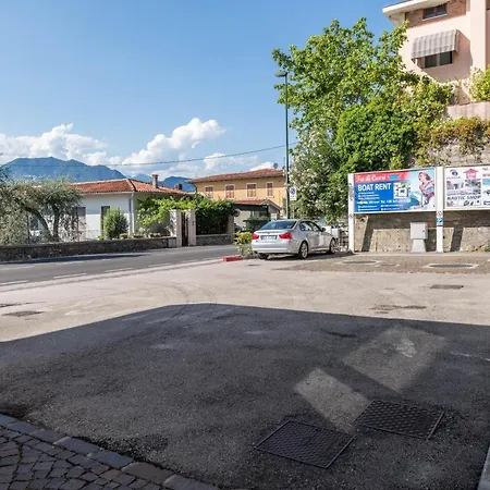 View With Aircon - 5 Minutes From The Beach! *