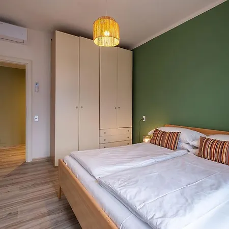 View With Aircon - 5 Minutes From The Beach! 公寓 布雷佐内加尔达