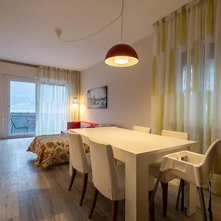View With Aircon - 5 Minutes From The Beach! * 布雷佐内加尔达