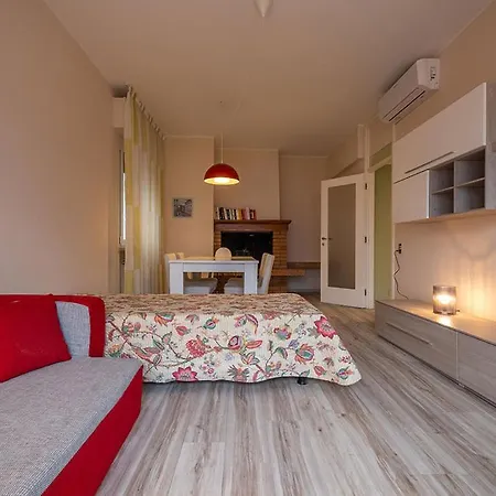 View With Aircon - 5 Minutes From The Beach! * 布雷佐内加尔达
