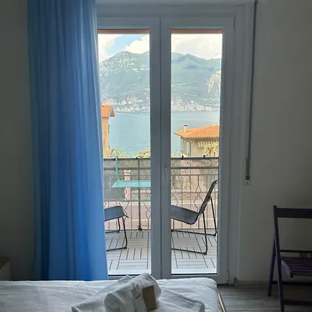View With Aircon - 5 Minutes From The Beach!