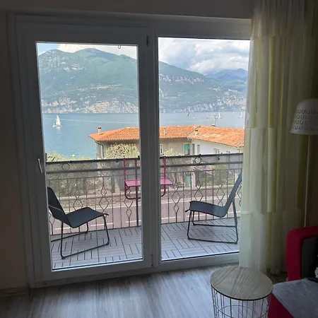View With Aircon - 5 Minutes From The Beach! 公寓