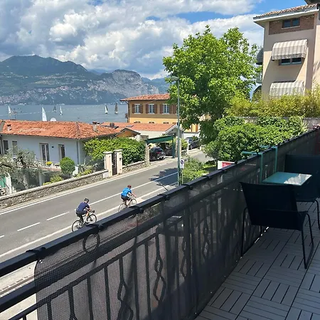 View With Aircon - 5 Minutes From The Beach! * 布雷佐内加尔达